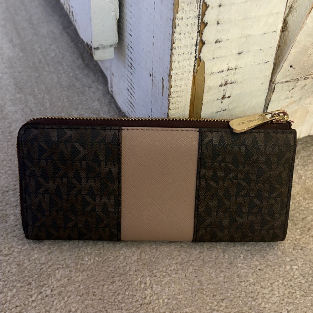 Michael Kors Dark Brown and Light Pink Wallet - Picture 3 of 5
